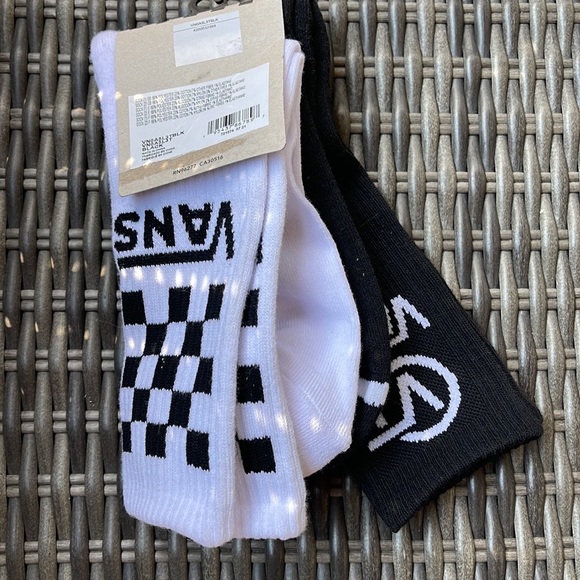 VANS “Off The Wall” Men’s 2 socks set 
NWT - Picture 8 of 16